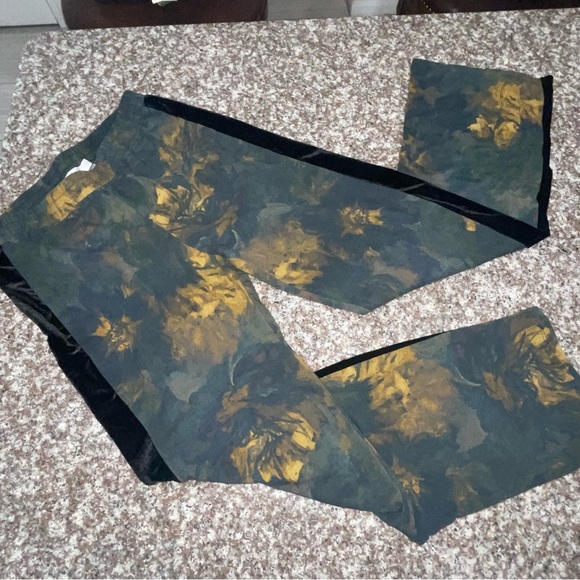 Johnny Was Biya JWLA Lucid Verde Velvet Detail Sweatpants - Picture 2 of 10